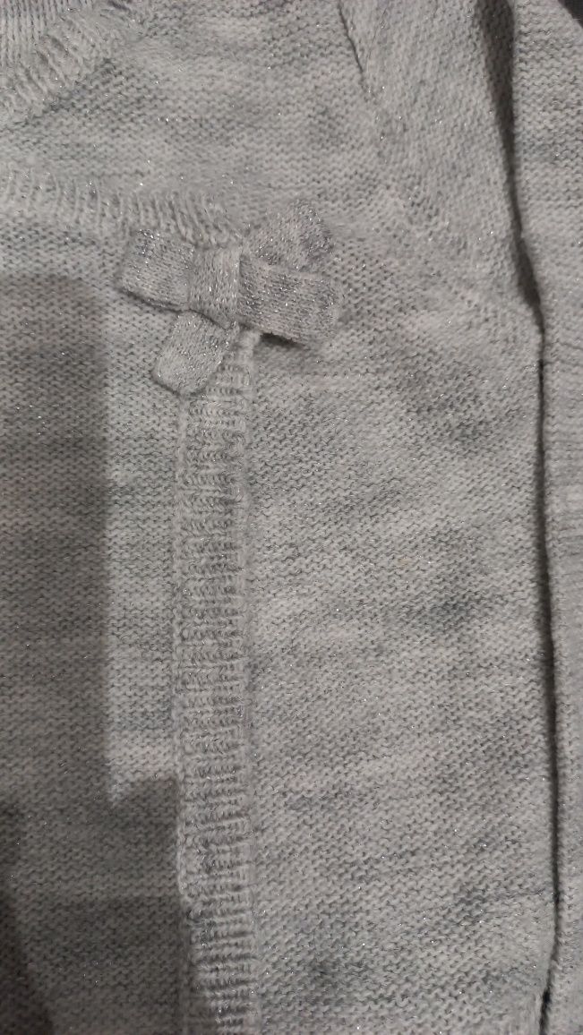 Komplet spodnie ze sweterkiem w rozmiarze 104