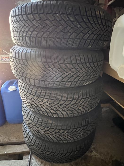 Продам Новую резину 235 65 17 Зима