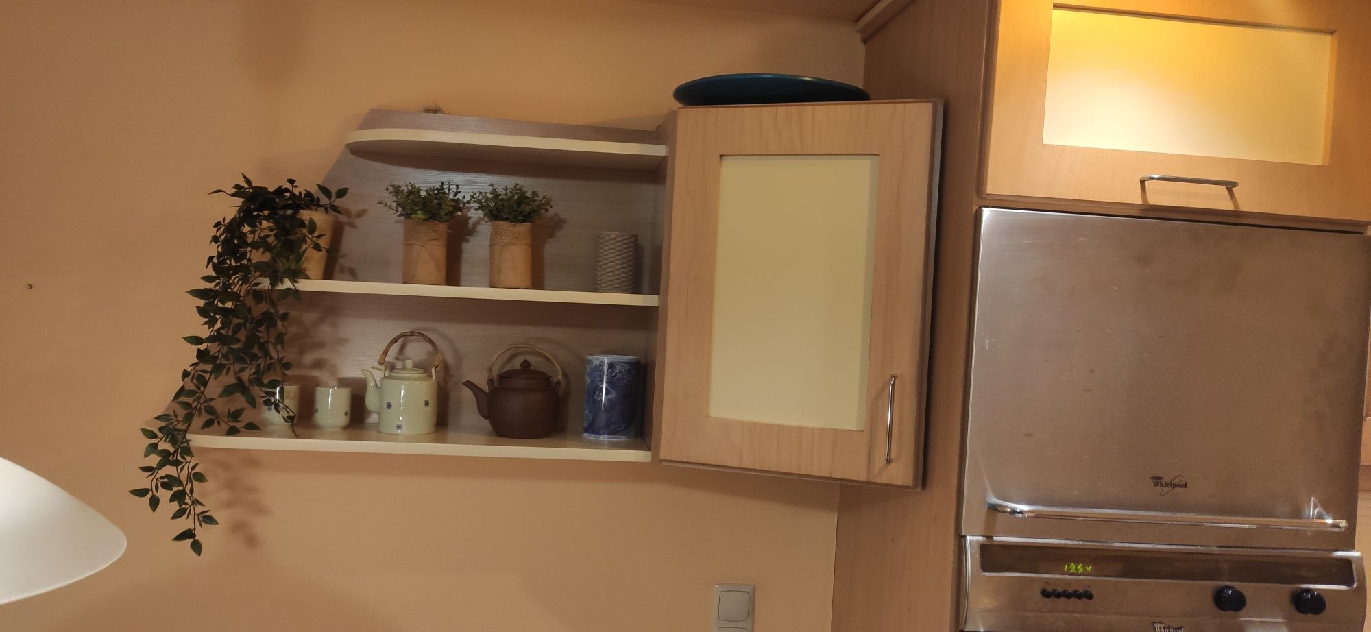 Szafka wisząca do kuchni lub przedpokoju