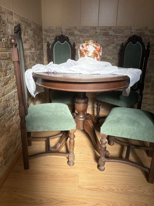 Mesa de jantar e 4 cadeiras