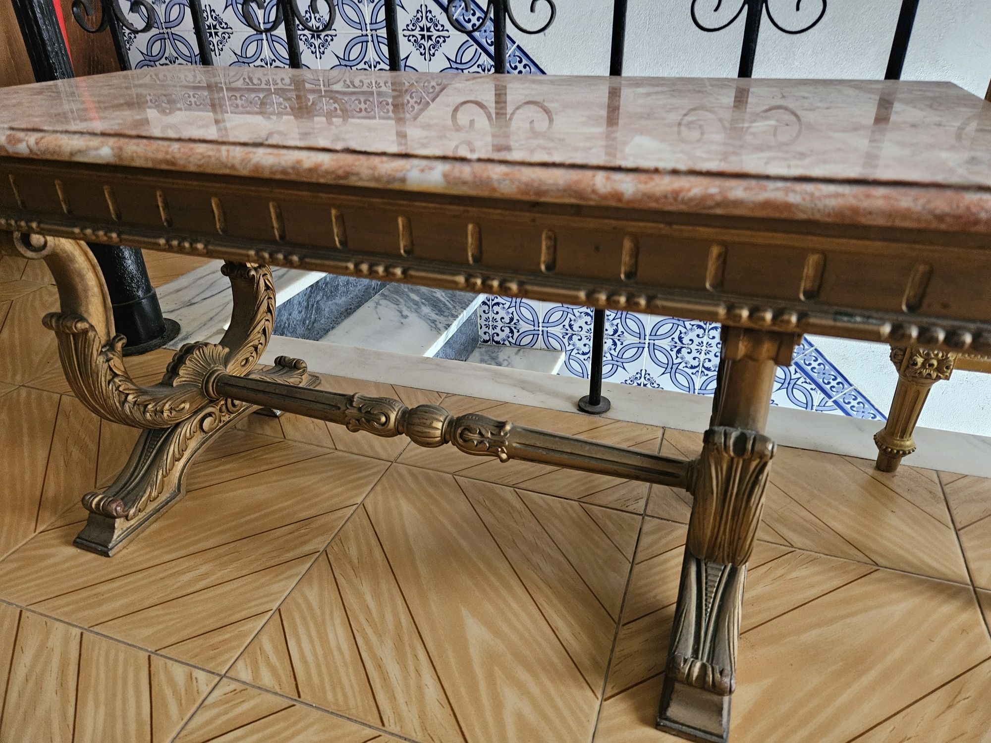 Conjunto mesa de centro, credenza e espelho