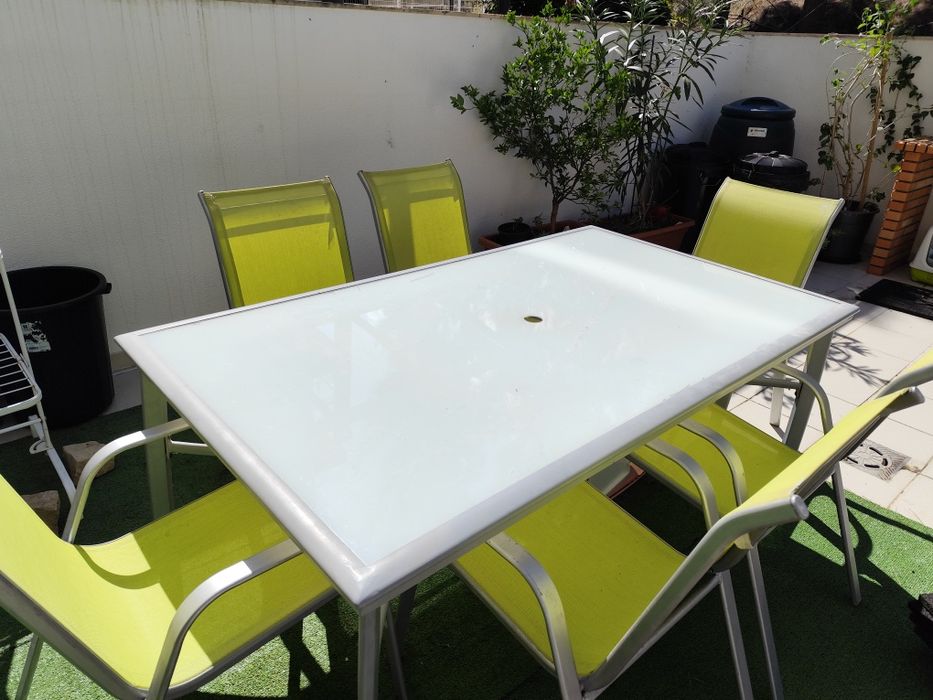 Conjunto Mesa e 6 Cadeiras de jardim/terraço