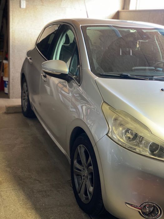 Peugeot 208 gt line 1.2