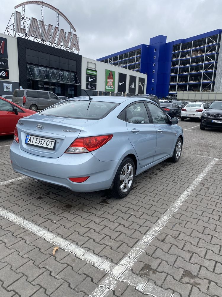 Hyundai accent 2011