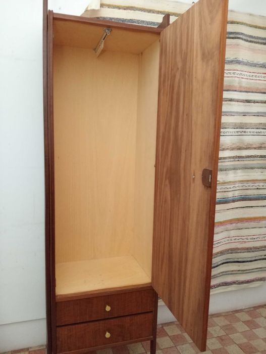 Pequeno Roupeiro Vintage