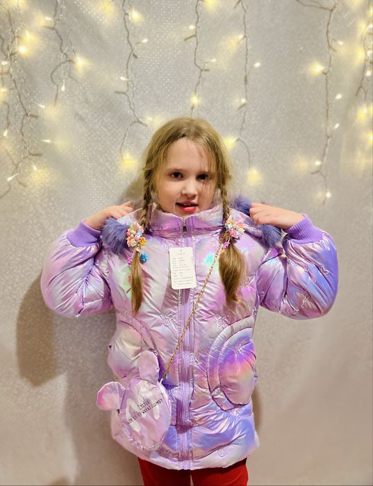 Зимова фіолетова куртка з сумочкою для дівчинки.