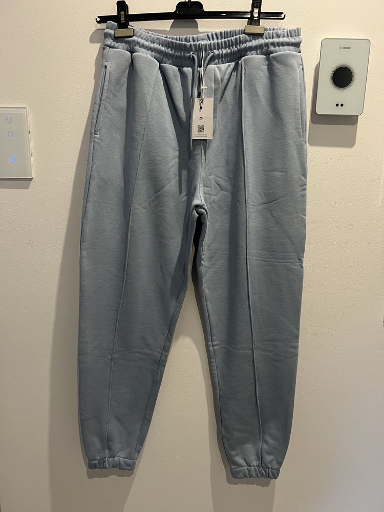 Dres błękitny z napisem Moncler