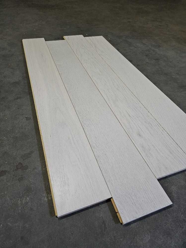 Deska dębowa fazowana biały lakier 10x120x1000 (17 m2)