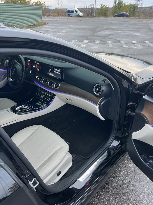 Продам Mercedes-Benz E300