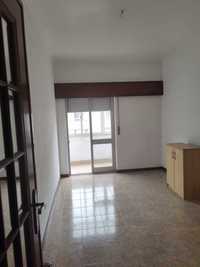 Apartamento T2 em bom estado Forte da casa