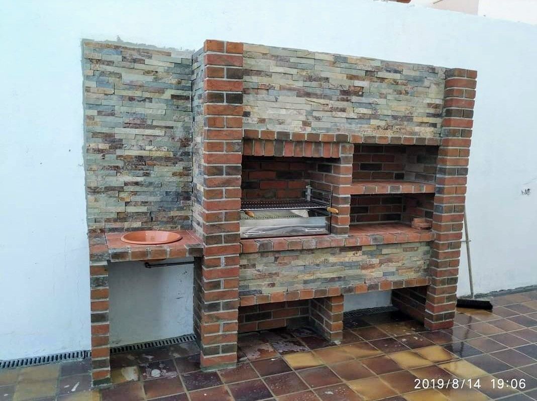 Churrasqueiras  rusticas e linha moderna