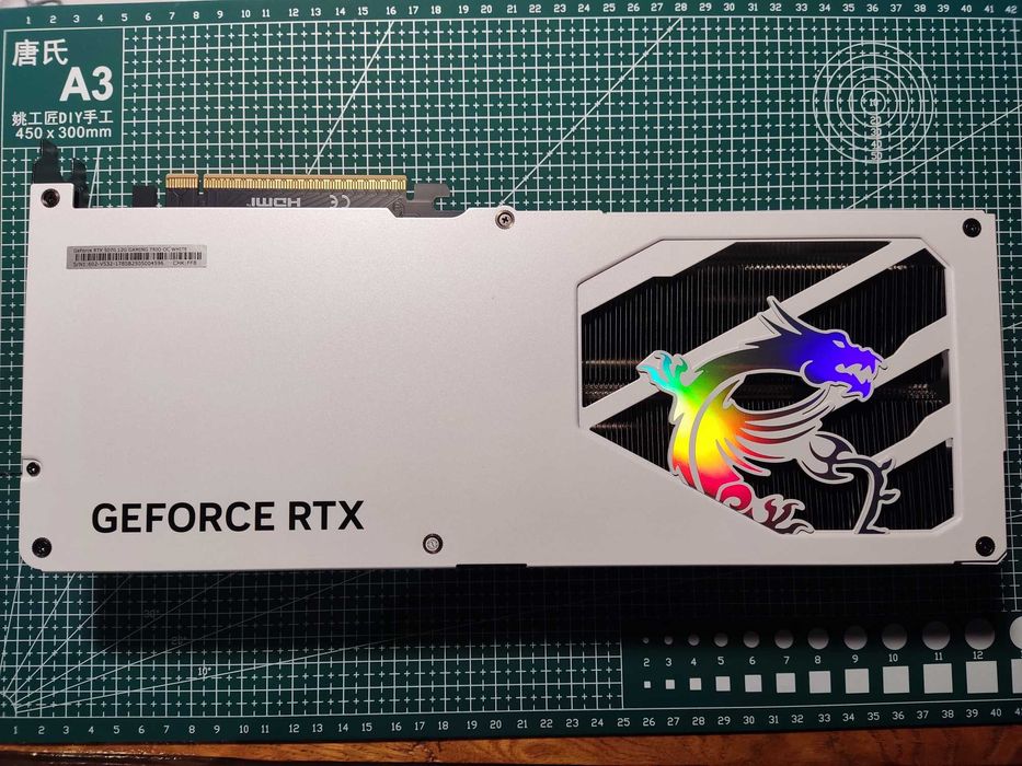 Відеокарта MSI GeForce RTX 5070 Gaming Trio White