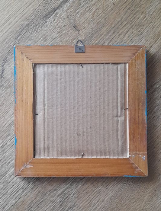 Lusterko w drewnianej ramce