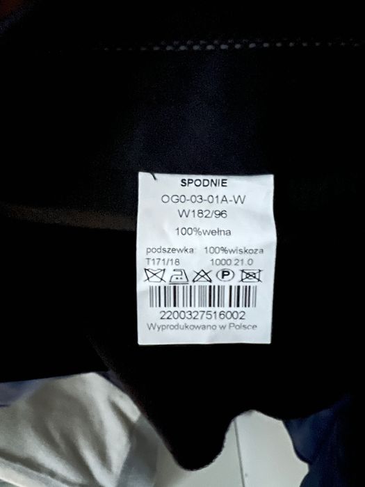 Męski garnitur Bytom, granat, 182/104 marynarka, 182/96 spodnie.