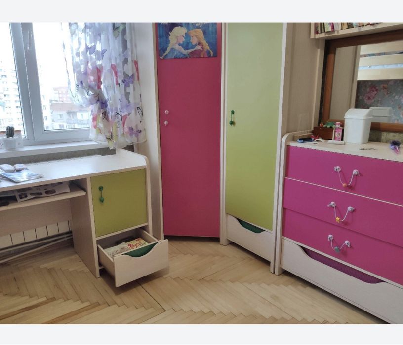 Меблі набір ліжко, стіл, шкафи