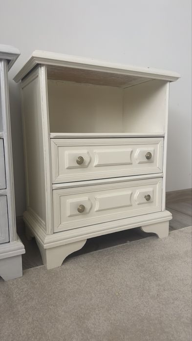 Szafki nocne i komoda.  Nadające sie do renowacji.