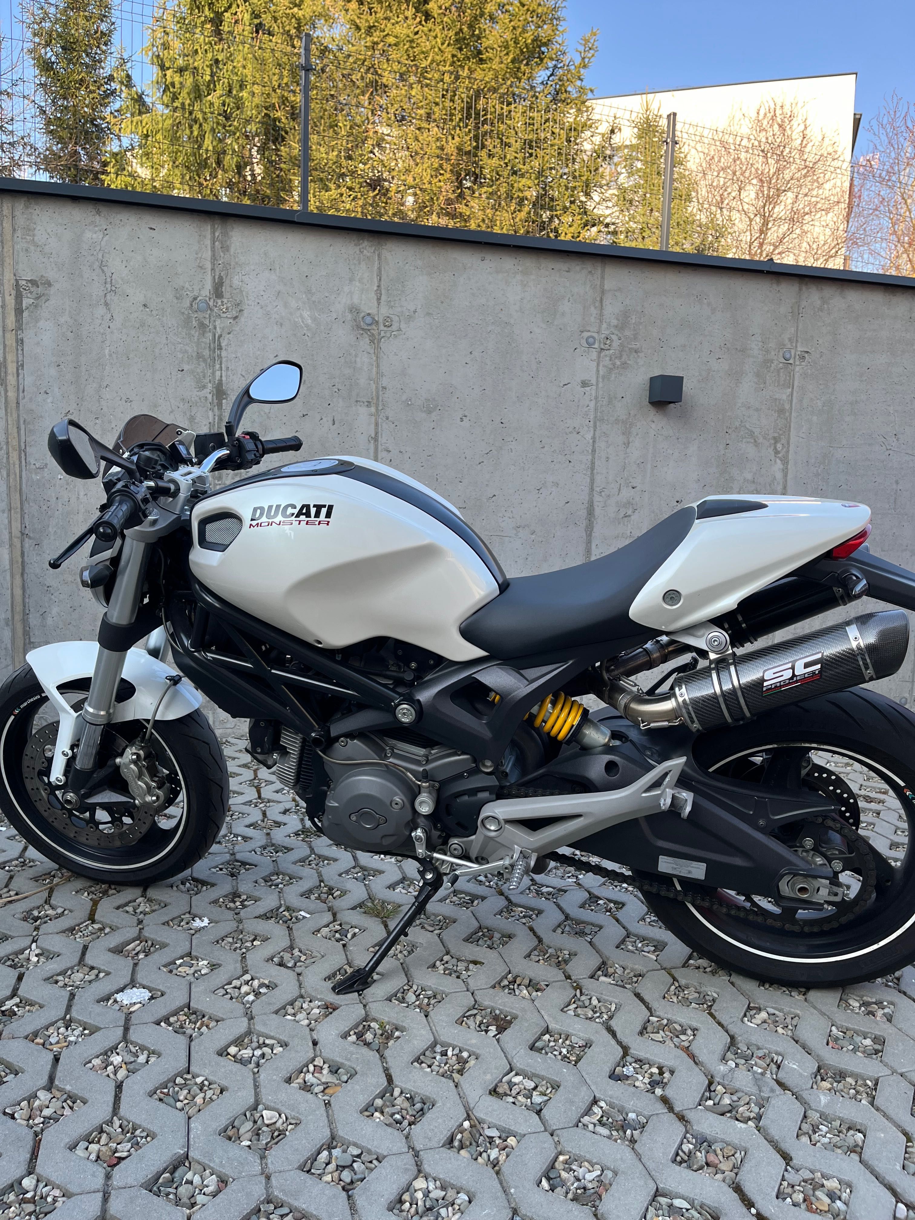 Ducati monster 696