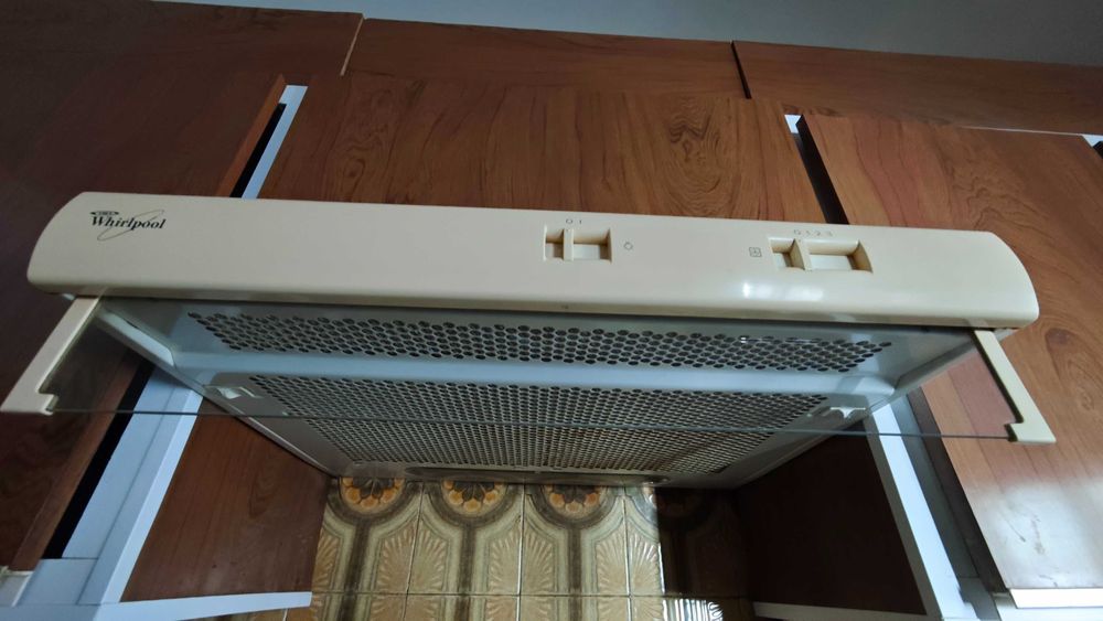 Exaustor Whirlpool semi-encastre com 3 velocidade + Luz