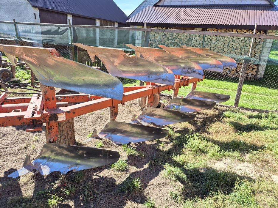 Sprzedam pługi obrotowe 5 skibowe 4 plus 1 Baeke