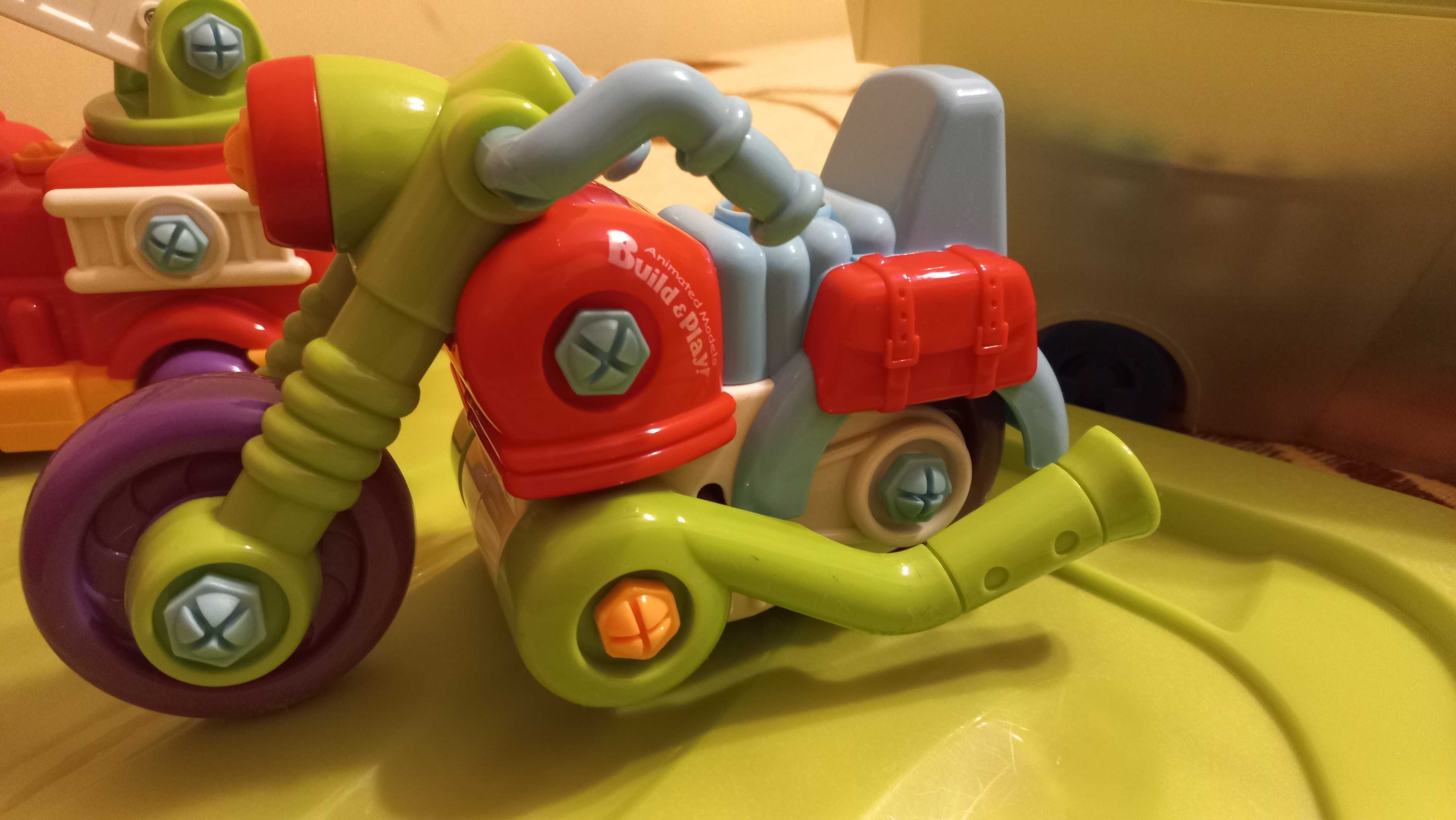 Zabawka wóz strażacki i motocykl Animated Models Build&Play od 3 lat
