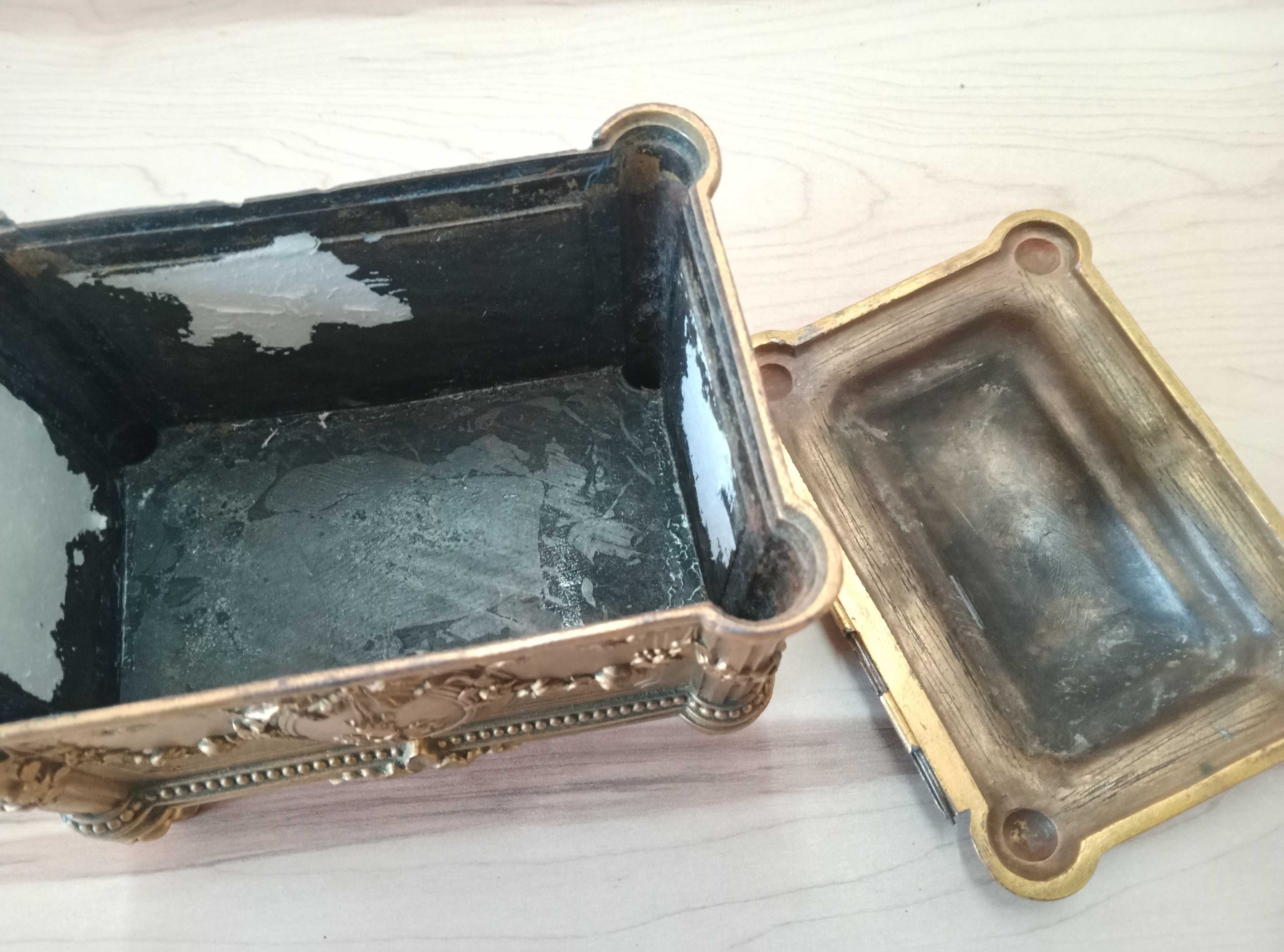Cofre Vintage de Brass
