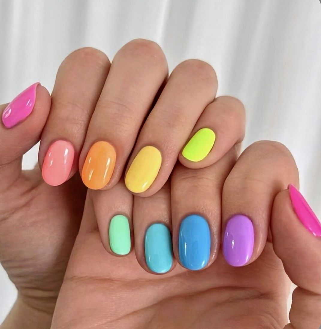 Paznokcie. Manicure i pedicure.