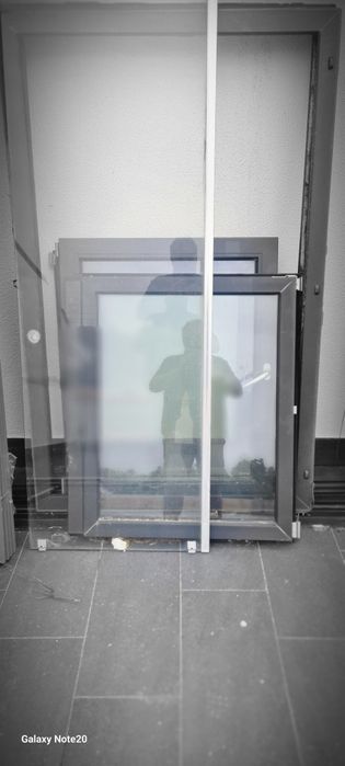 Duas janelas de alumínio