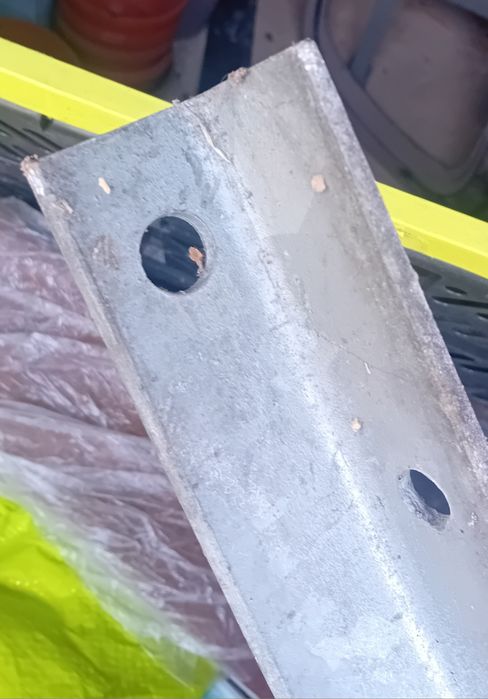 Sprzedam kątownik 2..0 metra 4.5 w cenie złomux4.5  03