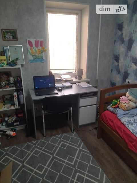 3к! квартира, Поділ, 5/10 пов, 73 м2, цегла, косметика, роздільні кімн