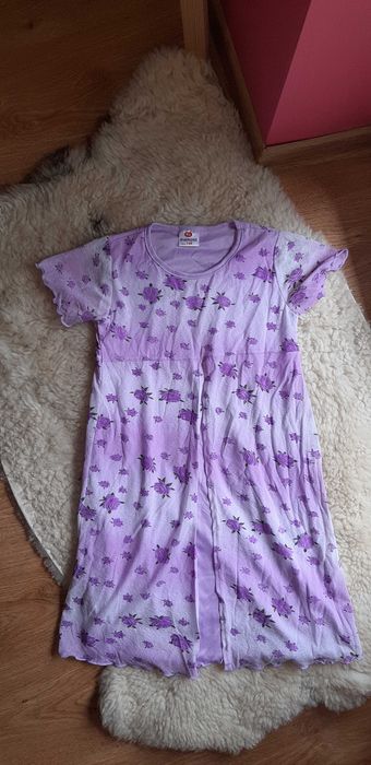 Piękna fioletowa sukienka w kwiaty r 146