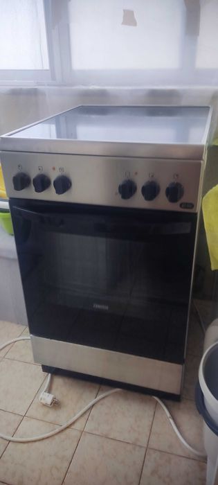 Fogão vitrocerâmica Zanussi ZCV550G1XA de 500 mm