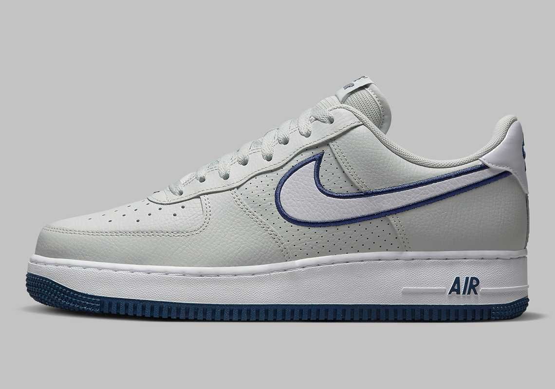 Оригінал! Кросівки Nike AIR FORCE 1 07 FJ4211-002 US 9.5