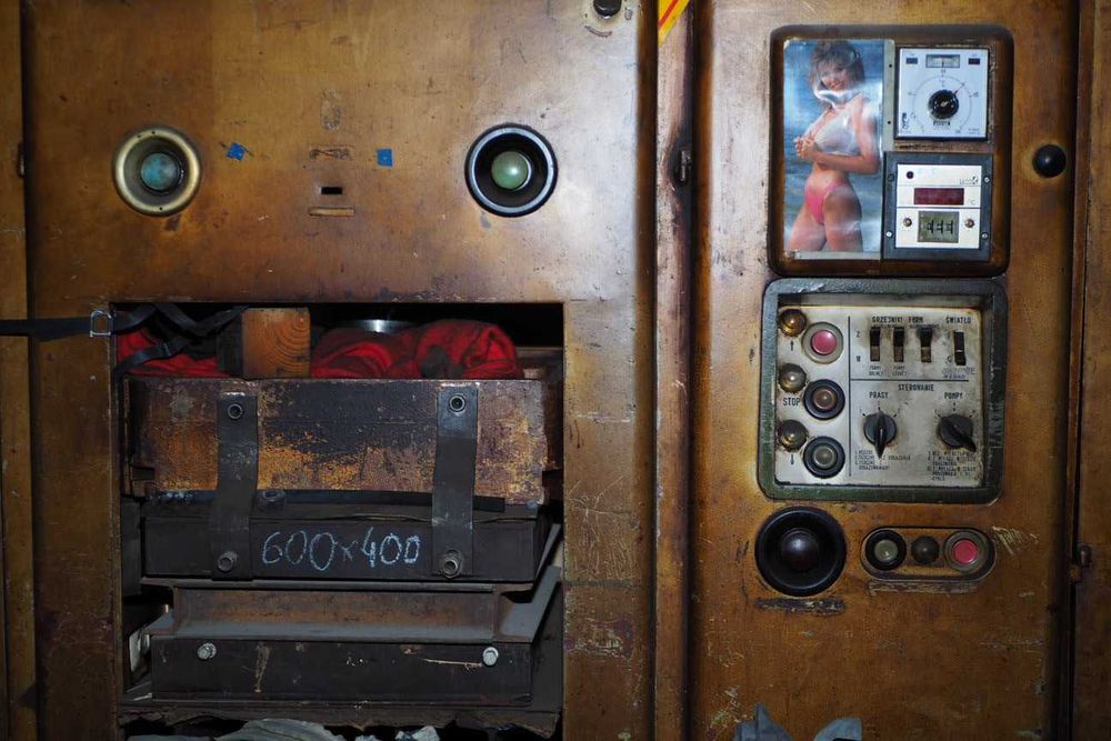 Prasa do gumy - hydrauliczno elektryczna.