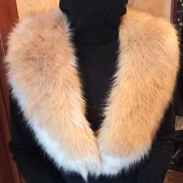 Меховой воротник.