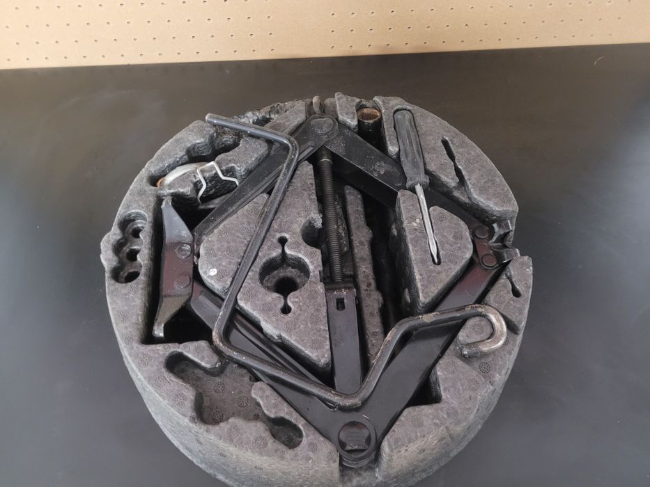 Zestaw naprawczy koła lewarek Klucz Opel Astra h Vectra C