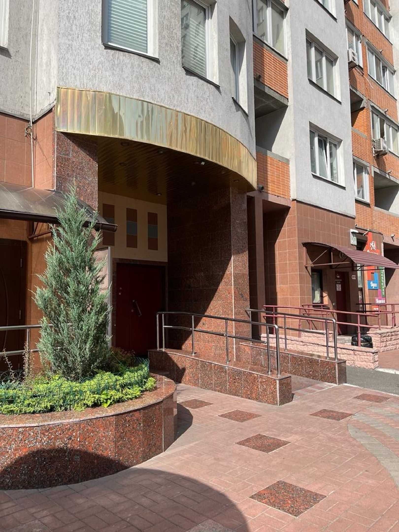 Продам 4-х.кім. 2-рівневу 166м2  Голосієво вул. Саперно-Слобідська,10
