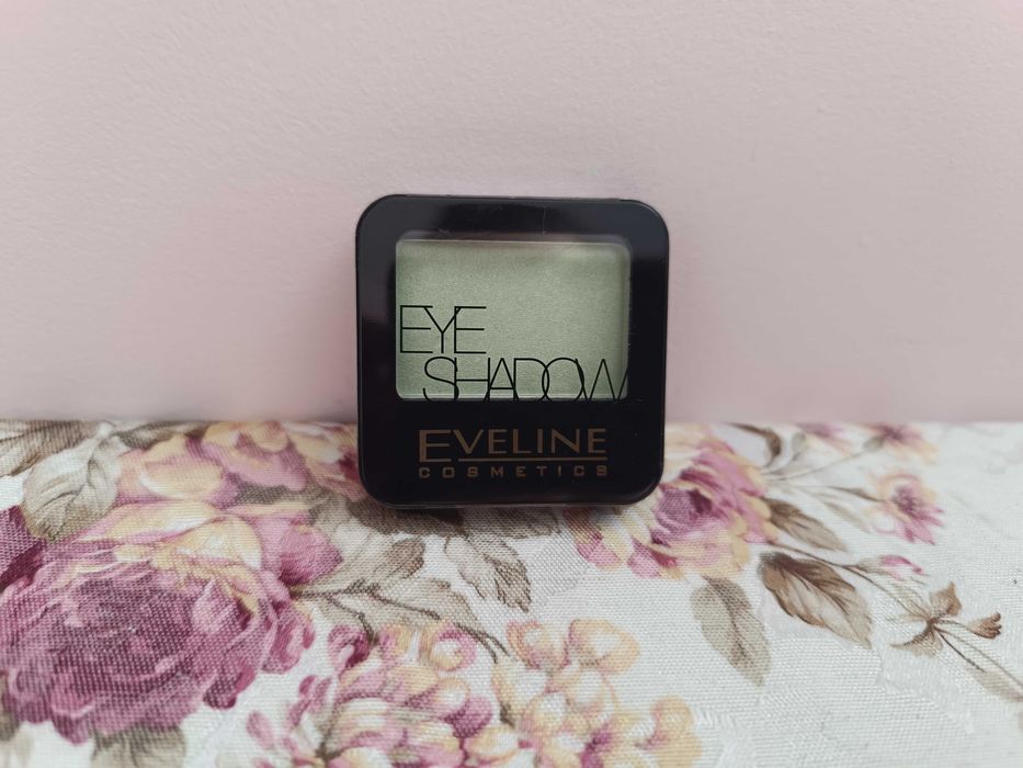 Cień do powiek Eveline zielony 30 Delicious Apple eye shadow NOWY