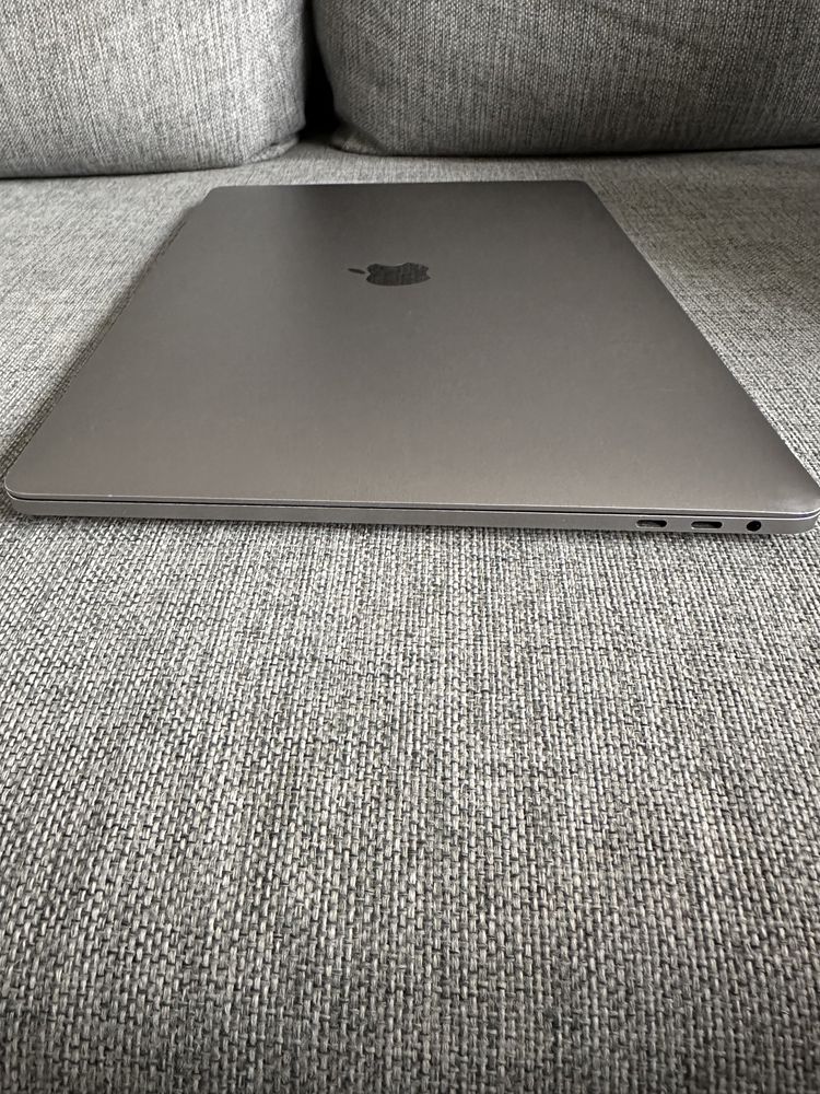 MacBook Pro Retina 2,6 GHz 16 GB 251 GB 15,4’’ A1707 Space Grey okazja