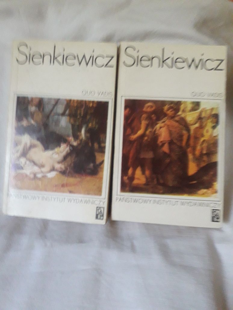 Ккиги на польском языке разные, в том числе Я.Ивашкевича том 4,6 и 7й.