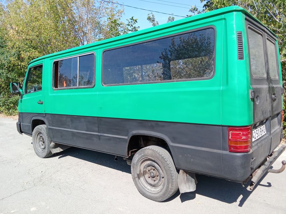 Автомобіль  Mb 100