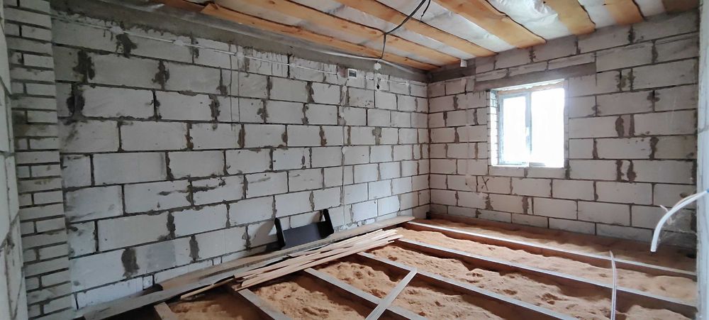 Новий двоповерховий цегляний будинок.4 кімнати.Гараж.10 соток землі