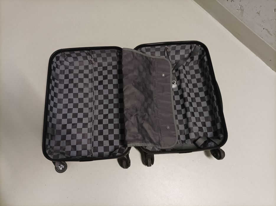 Walizka mała na kółkach