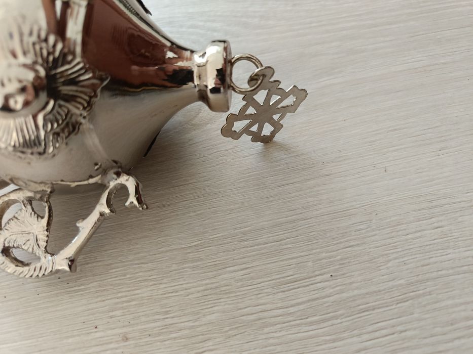 Posrebrzana lampka oliwna