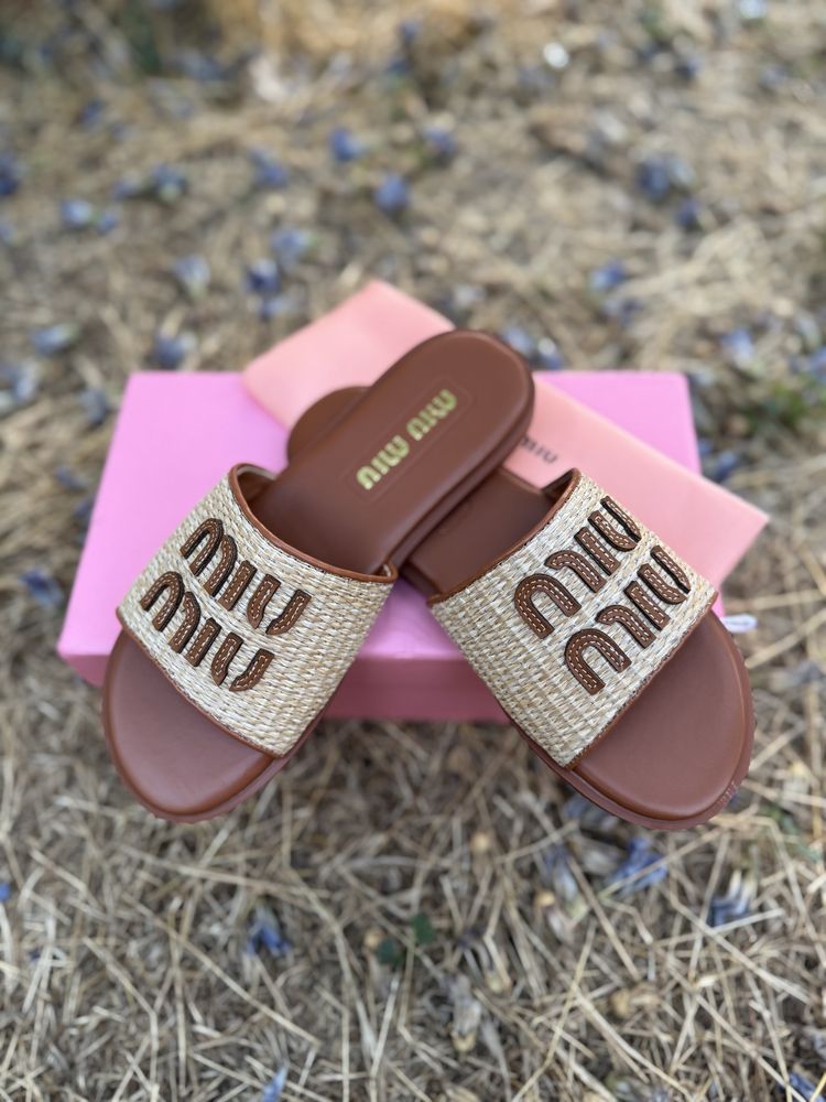 Шльопанці Miu miu