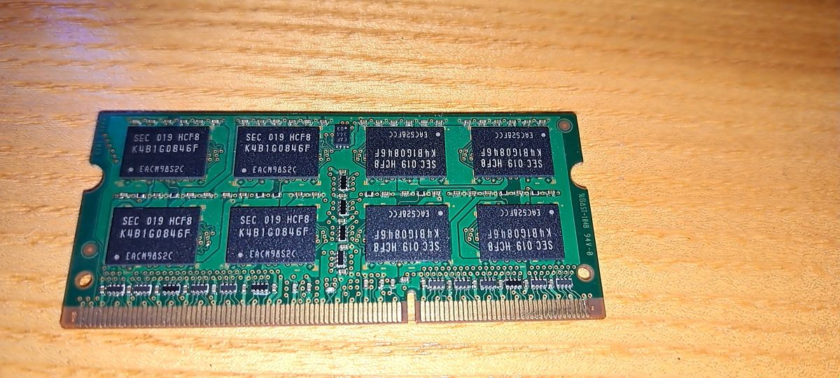 Оперативна  память  DDR3 на 2 Гб