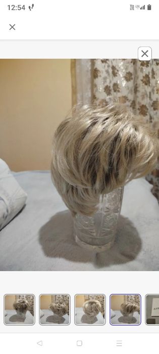 Nowa peruka, wyjątkowy cel  raty za pomnik dla mamy