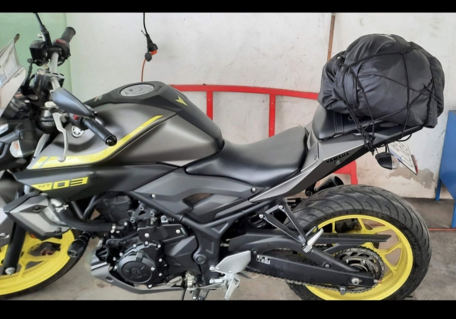 Yamaha MT-03.                  .