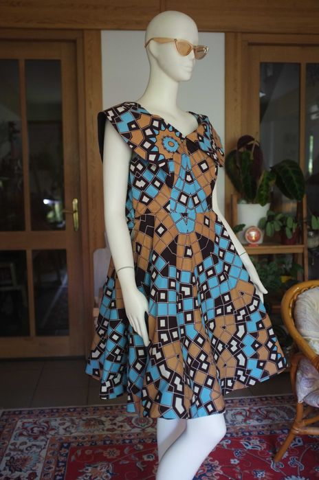 sukienka z koła pin-up retro vintage 50-te 50s rozkloszowana kołnierz