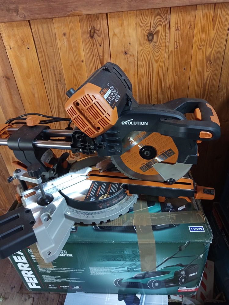 Piła ukosowa Evolution R255