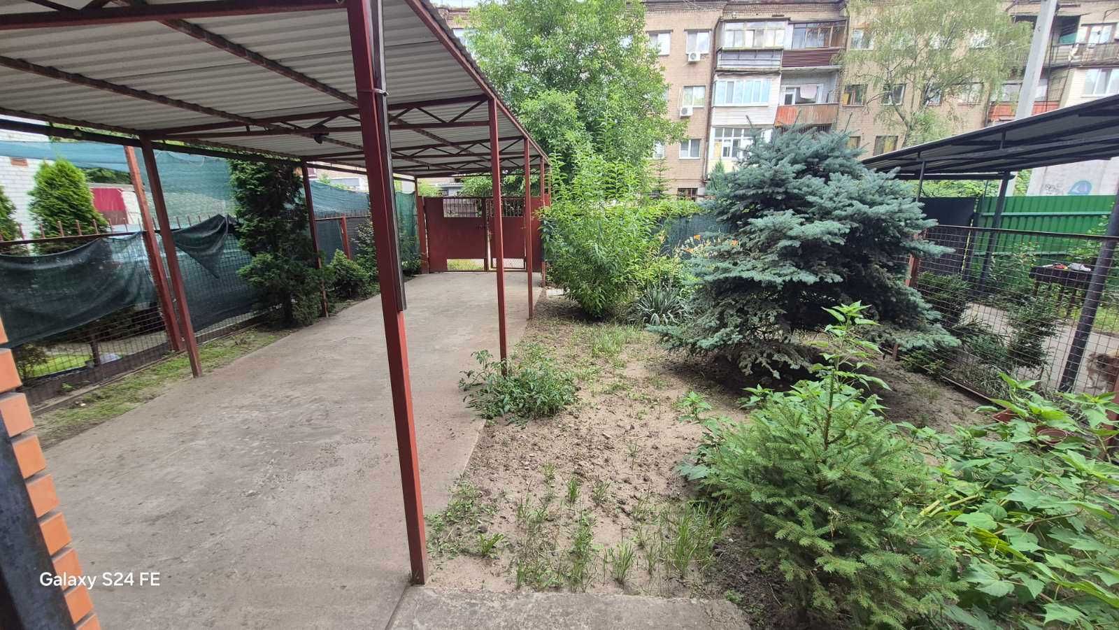 Продаж 3-кімнатної квартири сталінки з окремим входом та двором!